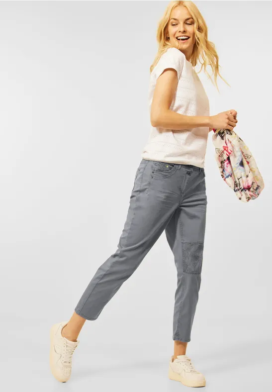 Loose Fit Hose mit Stickerei
