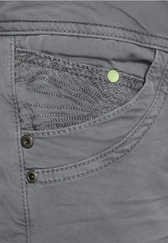 Loose Fit Hose mit Stickerei